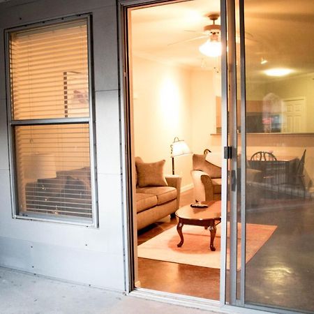 Downtown Dallas Beautiful Poolside Apartment Exterior photo